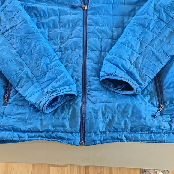 Patagonia Men's Puffer Coat - Picture 2 of 13